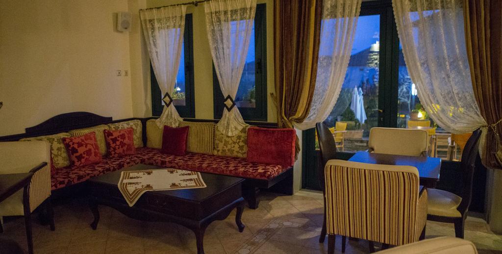 Evzin Hotel Káto Loutrákion Eksteriør billede